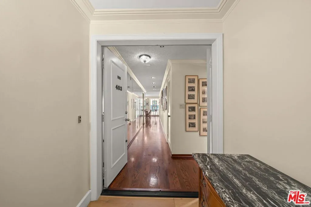 321 N Oakhurst Drive 403, Beverly Hills, California 90210 home-pic-3